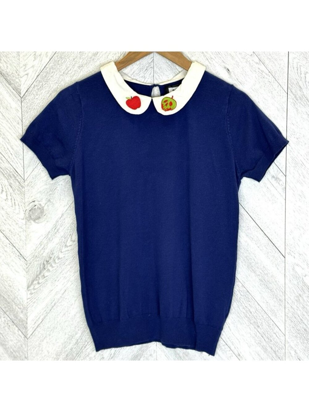 Oh My Disney Snow White Poison Apple Knit Top Womens Medium Pan Collar